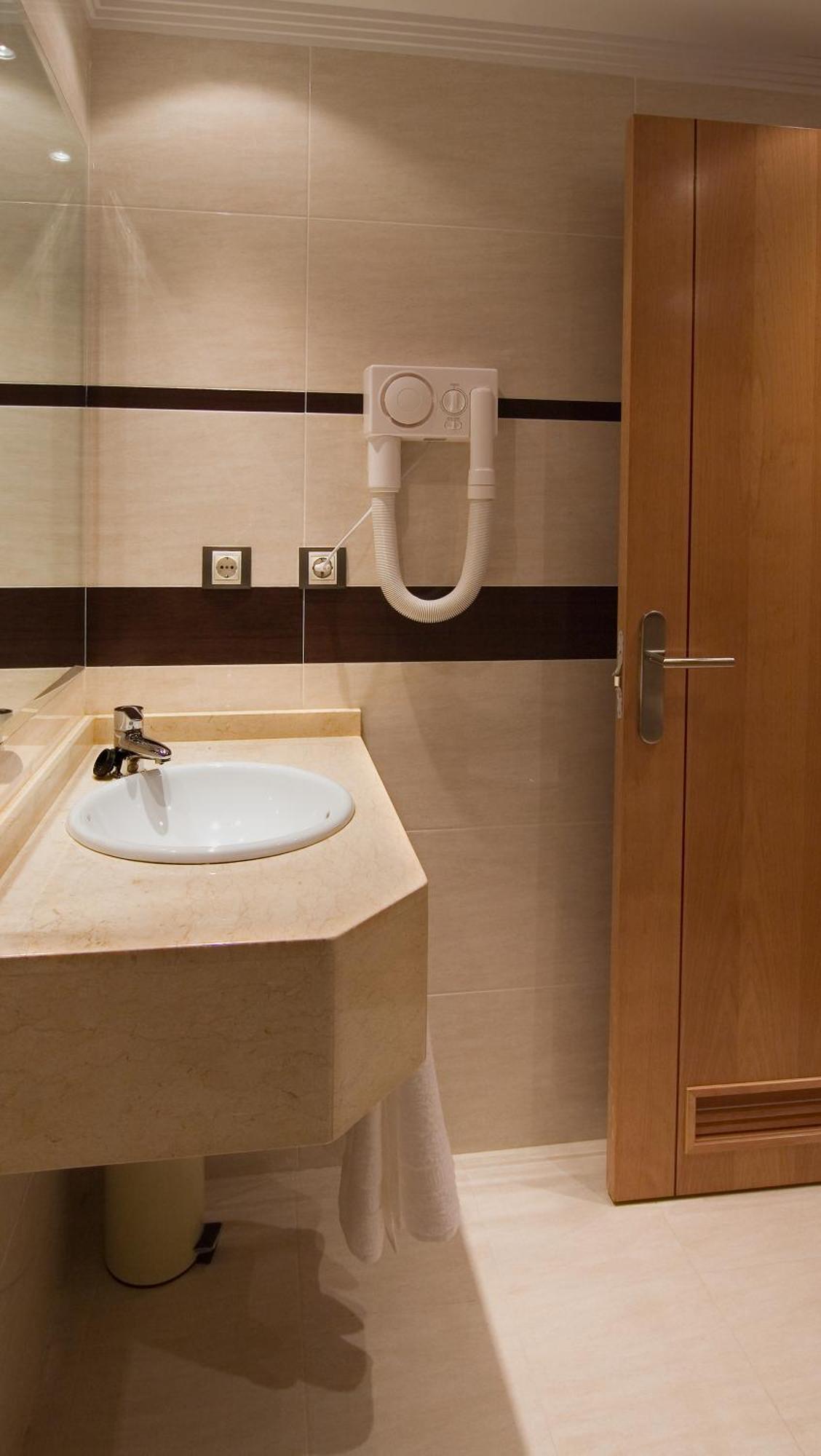 Hotel Castro Real Овьедо Экстерьер фото