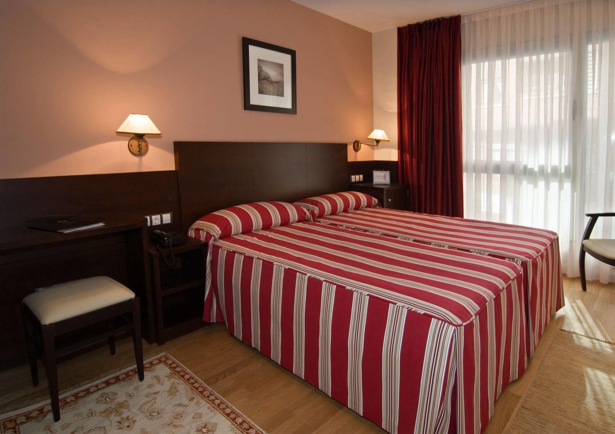 Hotel Castro Real Овьедо Экстерьер фото
