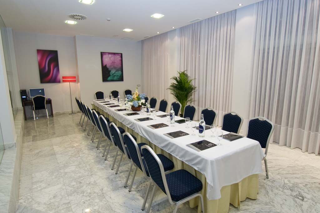 Hotel Castro Real Овьедо Экстерьер фото